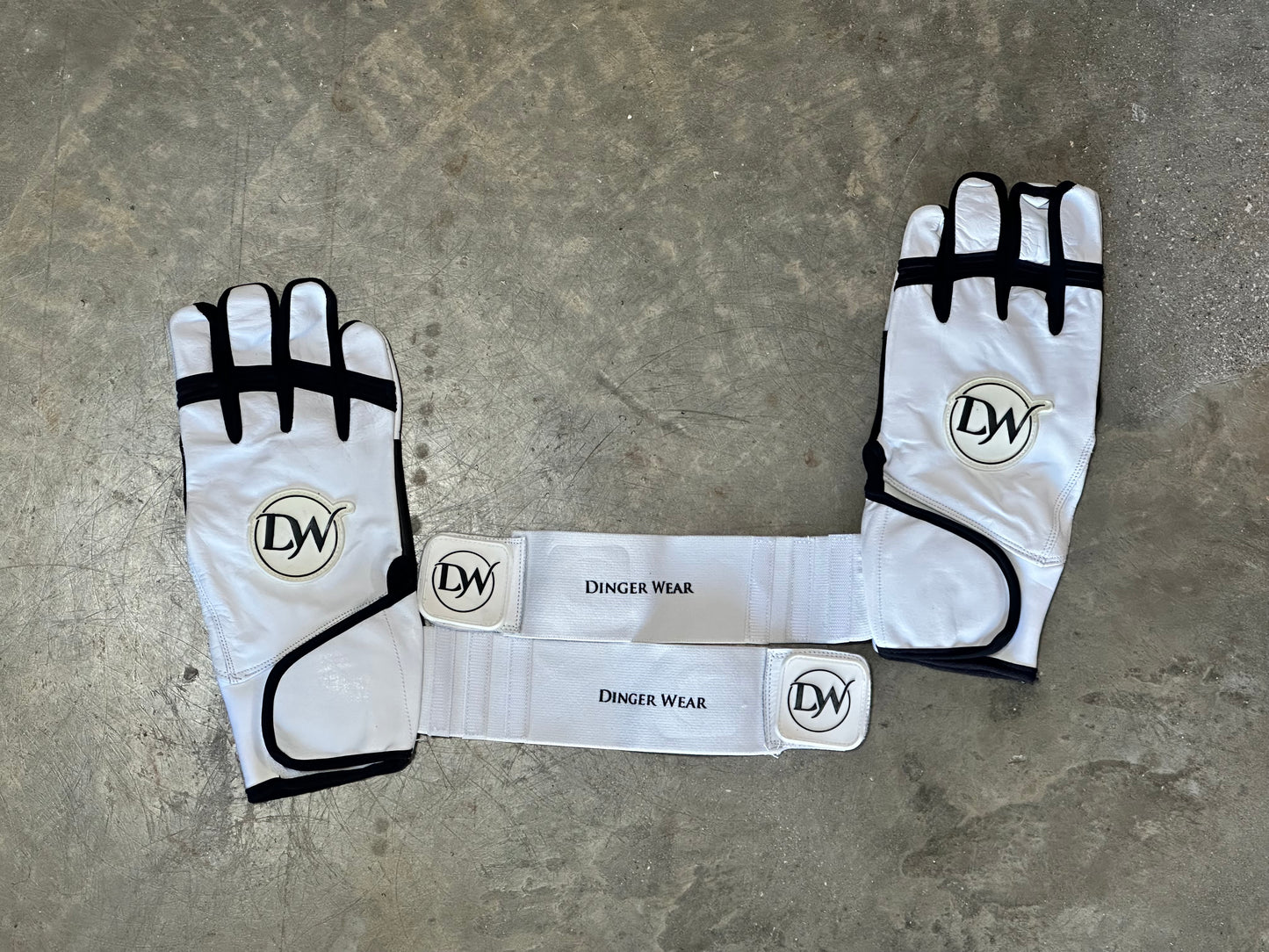 WHITE/BLACK Batting Glove