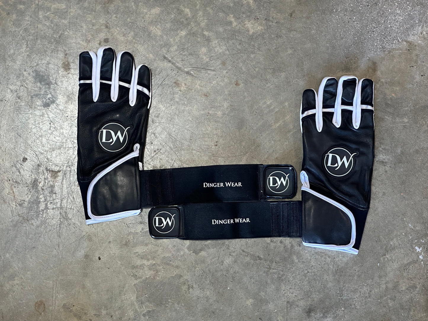 BLACK/WHITE Batting Glove